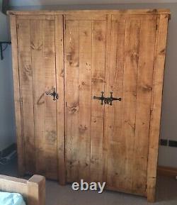 Solid Wood Rustic Chunky Plank Triple Door Robe With Wooden Chunky Legs