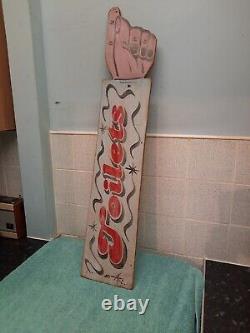 Vintage Wooden retro Hand Painted Pointing Hand Fairground Sign (Toilet)